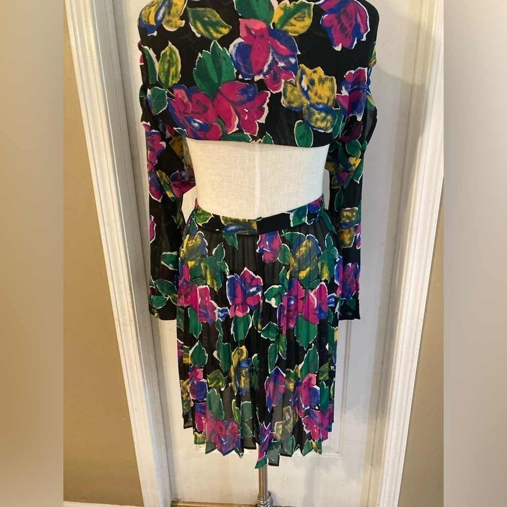 Vintage 2 piece blouse set skirt and top floral - Picture 7 of 13